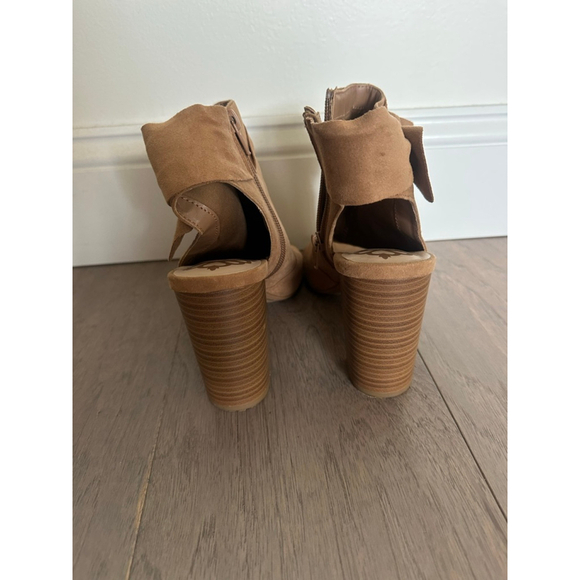 Fergalicious Brown Suede Peep Toe Ankle Boots Size 7.5 - Picture 3 of 9